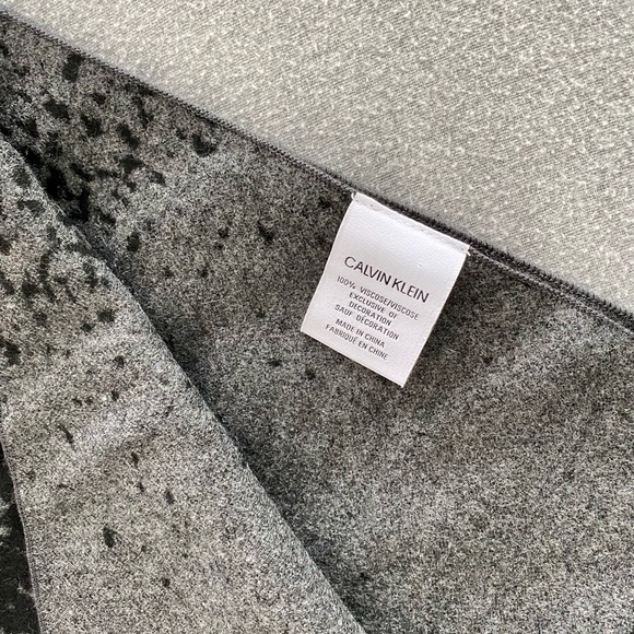 Calvin Klein Super-soft Scarf - Picture 4 of 4